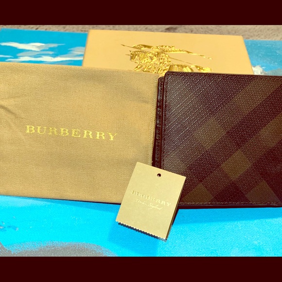 Burberry Handbags - Brand new men’s Burberry wallet